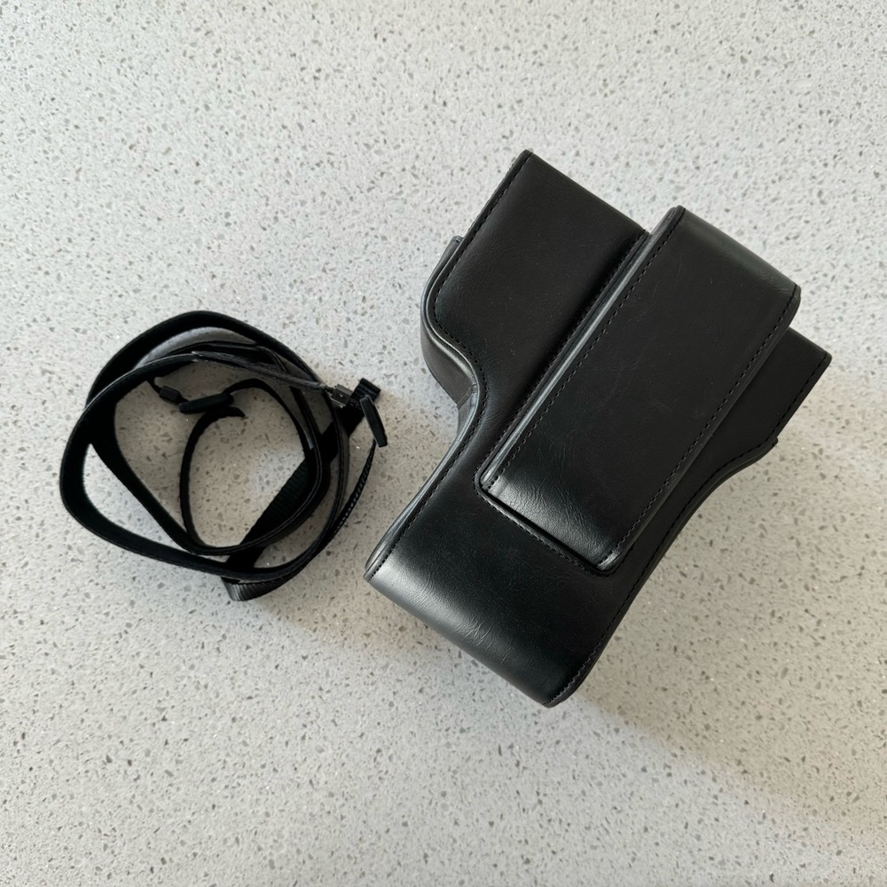 megagear leather camera case